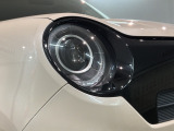 LEDヘッドライトは、点灯の瞬間から最大光量を発揮し、突然暗くなるトンネルなどでの安定感を高めます。