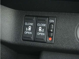 ◆両側電動スライドドア◆狭い駐車場でも乗り降りが楽々♪お子様が隣の車にドアを当ててしまう心配もございません!小さなお子様連れの方もこれで安心。