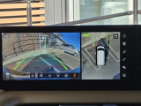 アラウンドビューモニター。上空から見下ろしているような映像で、スムースな駐車をサポートします。