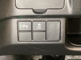 VSA装備車です。VSAはドライバーの操作と車の動きを見守っています。もし車の挙動が乱れたとき、4輪別々にブレーキをかけたり、エンジンパワーをしぼることによって車を安定させます。