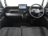 ◆視界広々で非常に運転しやすくロングドライブでも疲れを感じさせないすっきりとまとまったインパネ周りです。