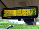 【デジタルルームミラー】後席の大きな荷物や同乗者で後方が確認しづらい時でも安心!カメラが撮影した車両後方の映像をルームミラー内に表示。クリアな視界で状況の確認が可能です!
