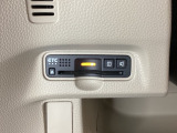 ハンドルの左下にETCがついています。高速道路の料金所の通過も楽々です。 カードの取り出しもしやすい場所についています。