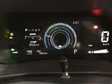 とっても見やすいメーターです。夜間時はラグジュアリーな気分にさせてくれる照明が魅力ですので、夜のドライブも楽しみになりますよ♪