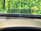 【マルチファンクションディスプレイ】燃費情報や走行状態、各種車両設定状態の確認を液晶画面に表示、確認できます♪インパネ上部にレイアウトされ、視認性にも優れたモニターです。