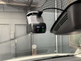 前後ドライブレコーダーを装着すれば、事故やトラブルの際、前方車両や後方車両の映像を録画し、客観的な証拠を残すことができます。また、あおり運転対策にも効果的です。