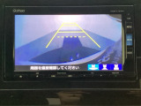 バックでの車庫入れも安心です! リアカメラが付いているバックモニター付のナビを装備しております。操作線もついており距離感も画面から確認できます。
