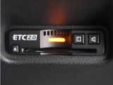 ◆ETC2.0装着◆進化したドライブ体験。料金収受システムだけだったETCが生まれ変わって、高速道路を賢く使うETC2.0に進化しました。多彩な情報サービスが便利で快適なドライブ体験を提供します。