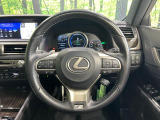 【純正革巻きステアリング】上質な革を使用することで、手にしっかり馴染みとても運転しやすいハンドルです♪
