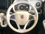 インテリアに合わせたデザインのステアリングは、運転される方のことも考え、運転しやすい形状、大きさです。是非一度、実際に触ってお確かめください。