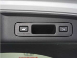 ◆予約クローズ機能付きパワーテールゲート◆キーや運転席のボタン、ハンズフリー機能など多彩なアクセスで自動開閉できます。