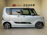車両右側面からの写真になります。車をご覧になりたい時はお気軽に最寄りの店舗へご相談下さい。