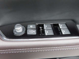 運転席のパワーウインドースイッチ部です。よく触れる場所だからこそ、使用状態があらわれますよね。ぜひこうした所もチェックしてください。