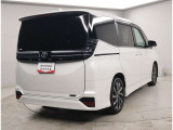 自社工房で輝くボディーと、綺麗で清潔な室内の車に生まれ変わります。もちろん当社の技術スタッフの手により、点検整備が行われます。ぜひ、お客様の目でお確かめください。
