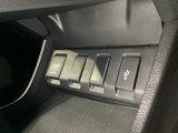 アクセサリーソケットはUSBのアダプターなどをつければ、スマホの充電にも使えます。横にはナビゲーション用の外部入力可能なUSB端子がついています。