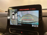 複数のカメラの映像をもとに、クルマを真上から見ているような映像をドライバーに提供し駐車をサポートする機能です。