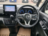 視界が良く操作しやすい運転席 様々なスイッチ類が安全と快適をお届けいたします。
