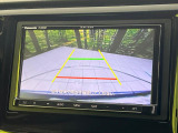 【バックカメラ】駐車時に後方がリアルタイム映像で確認できます。大型商業施設や立体駐車場での駐車時や、夜間のバック時に大活躍!運転スキルに関わらず、今や必須となった装備のひとつです!