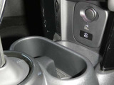 ドリンクホルダー・USB-Aポート・シガーソケットが装備されています!