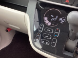 オートエアコンで、毎日のドライブを快適に。温度、風量を自動で調整し、理想的な車内環境を提供します。