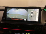 複数のカメラの映像をもとに、クルマを真上から見ているような映像をドライバーに提供し駐車をサポートする機能です。