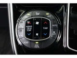 運転席と助手席、それぞれ温度調節ができ、オールシーズン快適なオートエアコンとなっております!