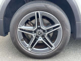 【アルミホイール】19インチのAMG5スポークアルミホイールを装着