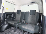 便利な5:5分割可倒式シートです。収納と乗車人数のバランスに優れています♪荷物の大きさに応じたラゲージスペースをフレキシブルに作り出せるので、シーンに応じた使い方ができます♪