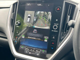 【マルチテレインモニター】車のフロントやサイドのカメラ画像を同時にモニター表示することで、悪路や狭い道を走行時でも周囲の状況確認ができ安心!本格SUVにうれしい装備です♪