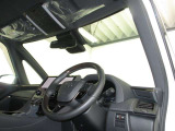 見通しのよいすっきりとした視界で、誰でも運転しやすいです。運転のしやすさは疲れにくさにも繋がりますよ♪