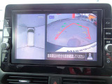 見下ろしているかのような映像で、駐車もスムーズにできる。アラウンドビューモニター