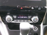 快適オートエアコン付♪設定温度をキープし車内を快適な温度に保ちます♪