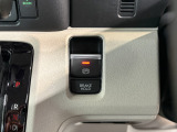 電子制御パーキングブレーキは信号待ちでも便利。いつもより運転がラクになるはずです。