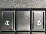 【両側パワースライドドア】スマートキーや運転席のスイッチで後席両側スライドドアの開閉が可能♪電動だから力を入れてドアを開ける必要が無く、小さなお子様でも簡単に開け閉めでき快適です♪