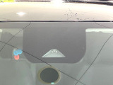 【エマージェンシーブレーキ】走行中に前方の車両等を認識し、衝突しそうな時は警報とブレーキで衝突回避と被害軽減をアシスト。より安全にドライブをお楽しみいただけます。