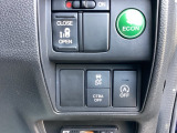 【助手席側パワースライドドア】です。リモコンや運転席のスイッチ操作で楽々自動開閉。