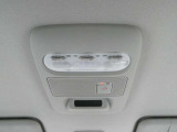 運転席の上に、手元を明るく照らすマップランプをご用意しております♪