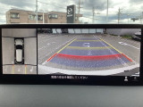 狭い場所での駐車やすれ違いなどでより的確な運転操作に役立つ360&deg;ビューモニターが装備されています。