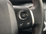 マルチインフォメーションディスプレイ内の表示切替や運転支援機能、オーディオの操作をステアリングから手を放さず行うことができ、運転に集中できます。