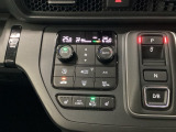 トリプルゾーンコントロールフルオートエアコンなので、スイッチ1つでオールシーズン、運転席や助手席、リア席を別々に快適温度に設定する事が出来ます。