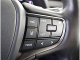 運転中、オーディオの操作をしてて、ハッとしたことはありませんか?ステアリングスイッチは、運転中でもハンドルでオーディオの操作が可能です。