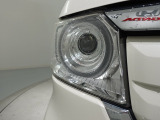 LEDヘッドライトは、点灯の瞬間から最大光量を発揮し、突然暗くなるトンネルなどでの安定感を高めます。