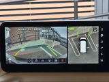 アラウンドビューモニター。上空から見下ろしているような映像で、スムースな駐車をサポートします。