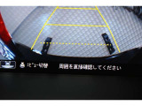 バックをするとき自動でリアの様子が映る『リアカメラ』付き!ナビ画面で確認しながらバックができ、ガイドラインで距離感がつかめるので後ろの壁も安心ですね。でも、周りへの目視も忘れないでくださいね!