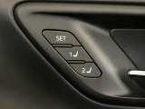 【メモリー機能付きパワーシート】ドライバーごとに設定したシート位置を記憶して、ボタン一つで切り替えできる便利な機能!運転する方が複数名いらっしゃるご家庭におすすめです♪