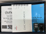 スマートキーは鍵をバッグに入れたままでもドアロックの開閉やエンジンのON・OFFができます。夜間や雨の日も鍵を探さなくて良いので便利です。