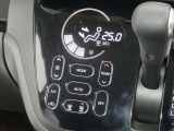 【オートエアコン】車内温度を感知して自動で温度調整をしてくれるのでいつでも快適な車内空間を創り上げます!どの席に座っても快適なドライブが楽しめます♪