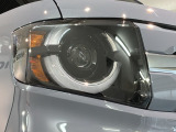 LEDヘッドライトは、点灯の瞬間から最大光量を発揮し、突然暗くなるトンネルなどでの安定感を高めます。