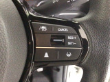 【アダプティブ・クルーズ・コントロール】予め設定した車速内でクルマが自動的に加減速。 前走車との適切な車間距離を維持しながら追従走行し、高速道路でのドライバーの疲労を軽減してくれる嬉しい機能付♪
