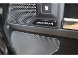 英国のオーディオメーカーMERIDIAN Audioは、その優れたサウンドで高い評価を受けています。数々の受賞歴を誇る同社のサウンドシステムは、長年にわたる音響心理学の研究をもとに、リアルなサウンドを実現。